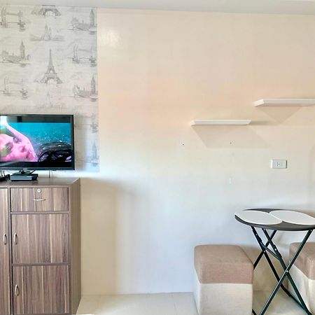 The Persimmon Studios Near Ayala And Sm City Cebu Stadt Zimmer foto