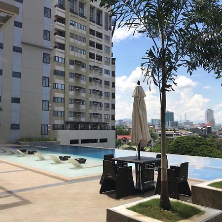 The Persimmon Studios Near Ayala And Sm City Cebu Stadt Exterior foto