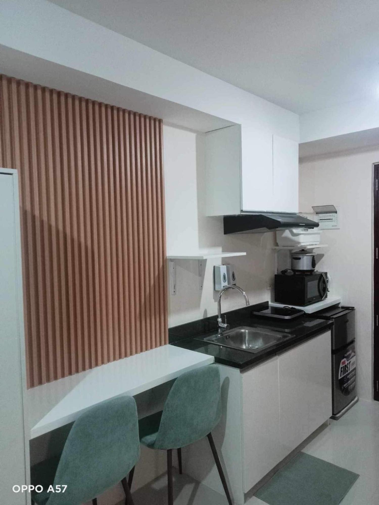 The Persimmon Studios Near Ayala And Sm City Cebu Stadt Zimmer foto