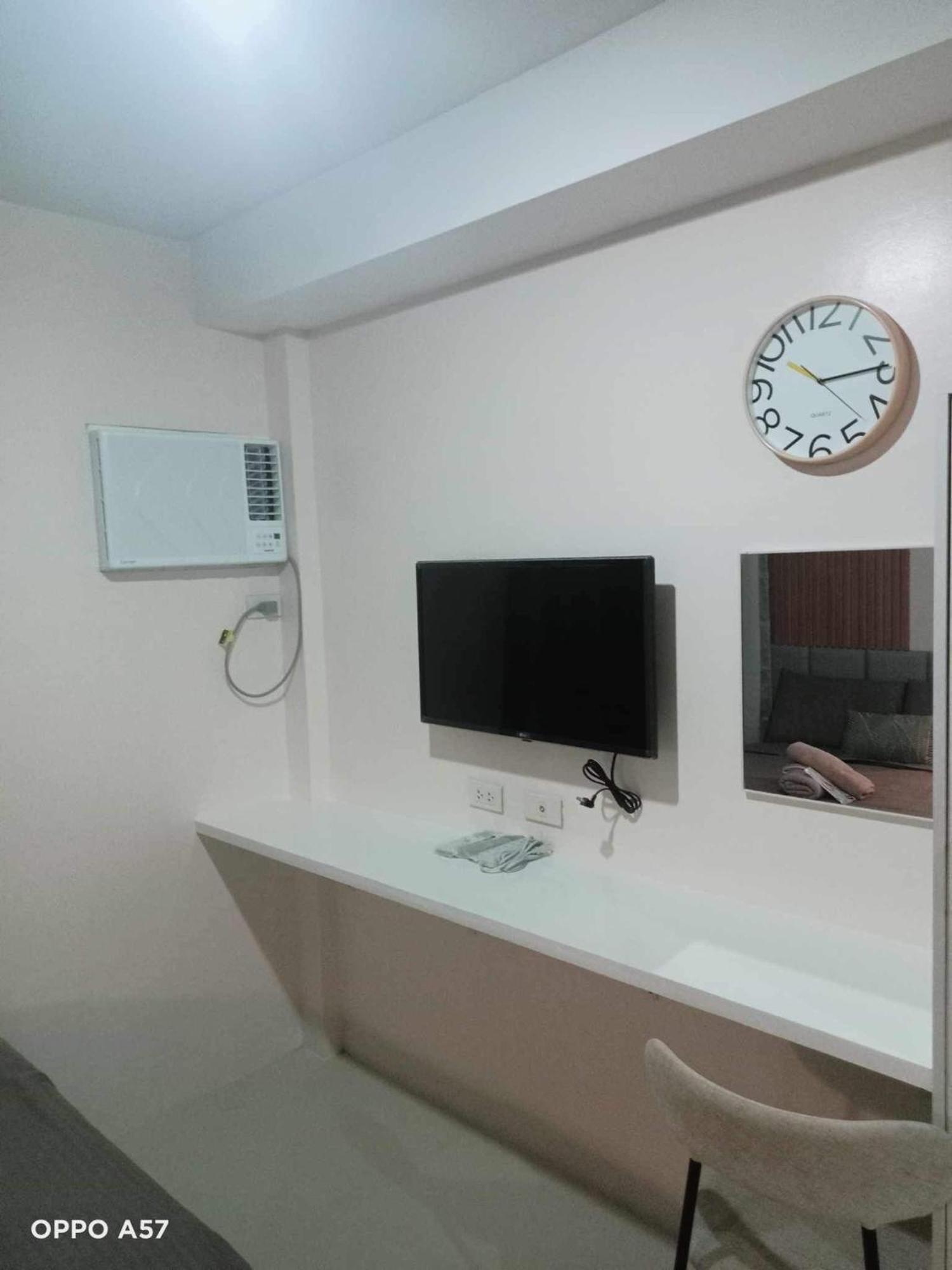 The Persimmon Studios Near Ayala And Sm City Cebu Stadt Zimmer foto