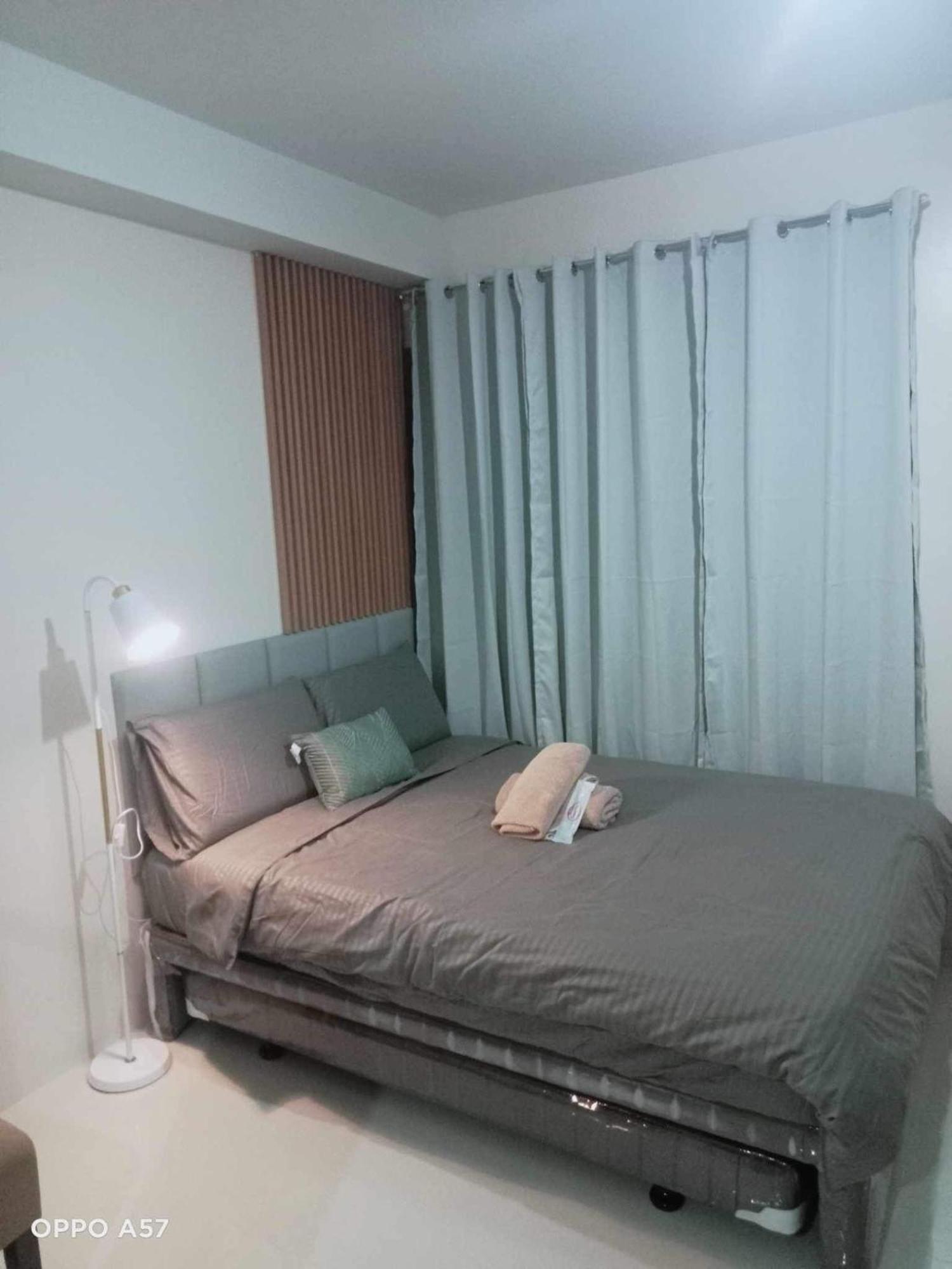 The Persimmon Studios Near Ayala And Sm City Cebu Stadt Zimmer foto