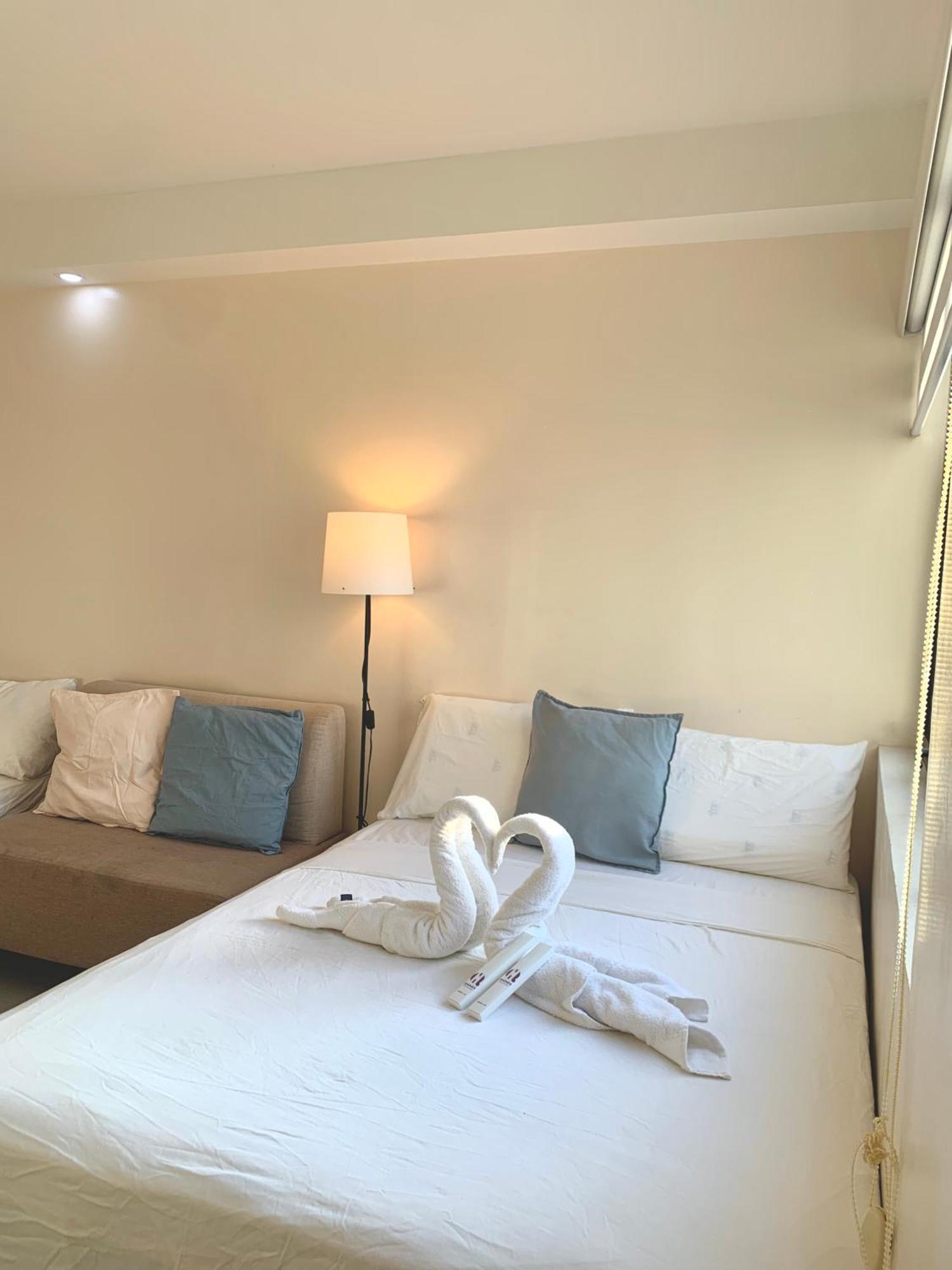 The Persimmon Studios Near Ayala And Sm City Cebu Stadt Zimmer foto