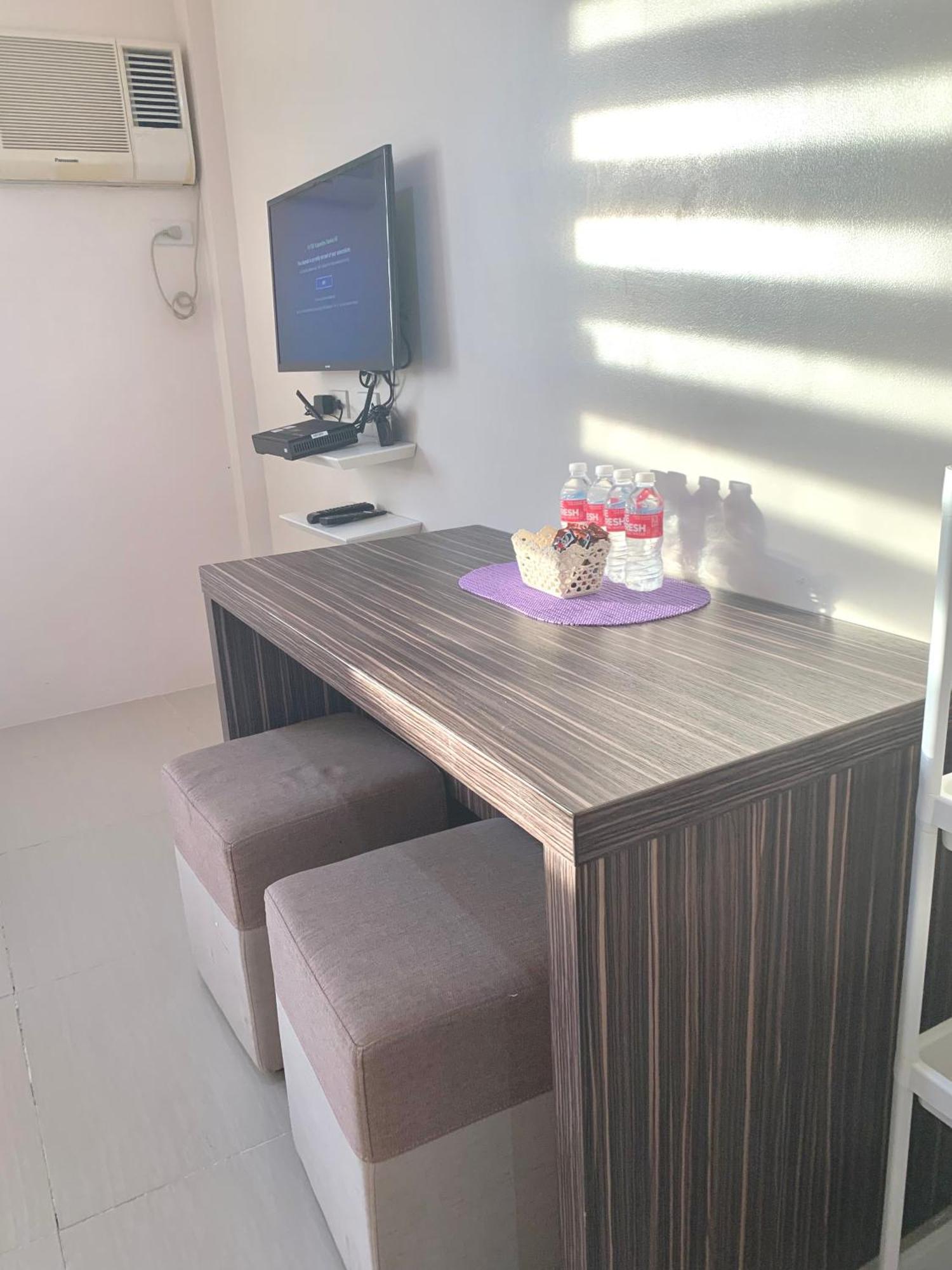 The Persimmon Studios Near Ayala And Sm City Cebu Stadt Zimmer foto