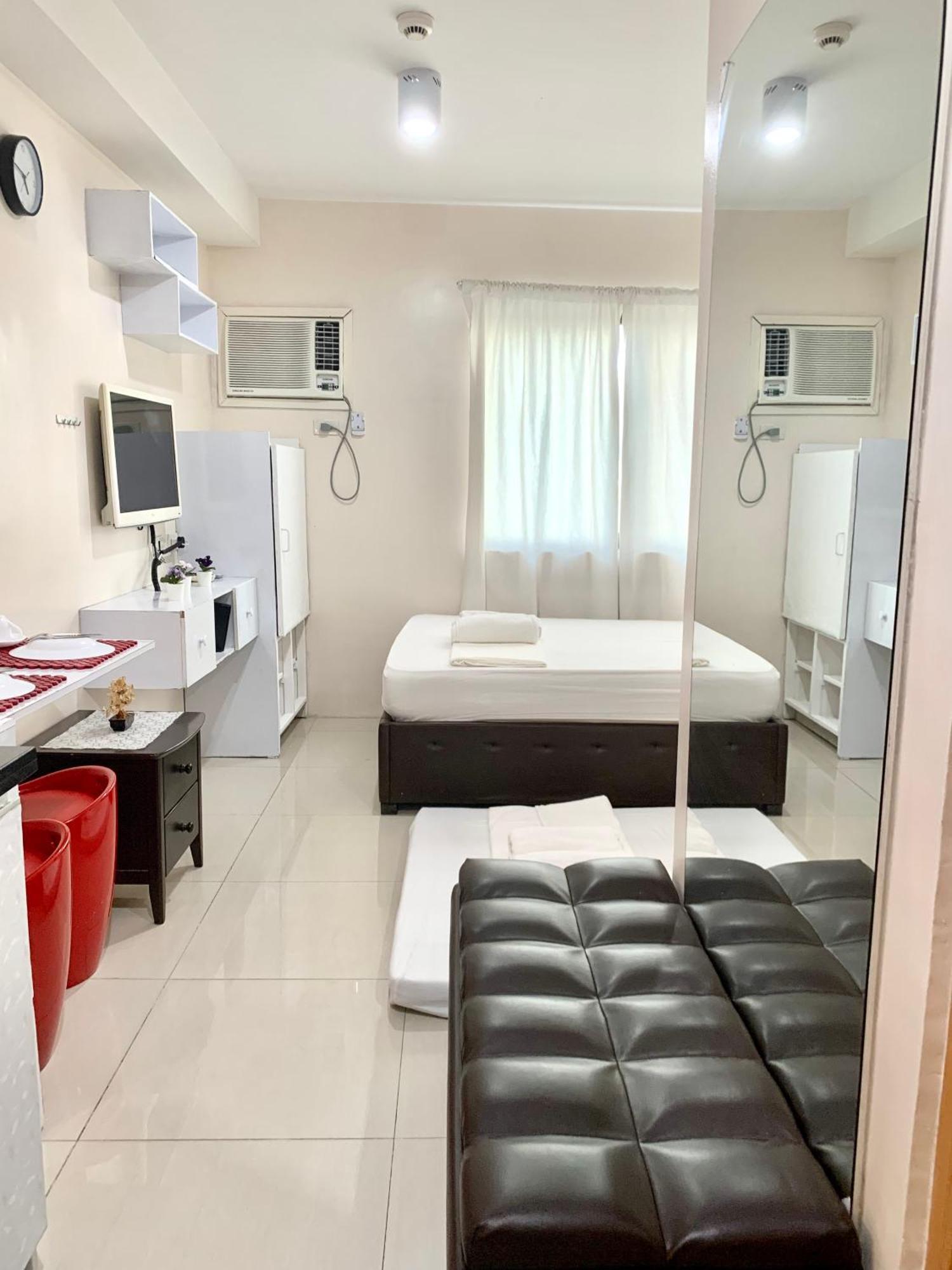 The Persimmon Studios Near Ayala And Sm City Cebu Stadt Zimmer foto