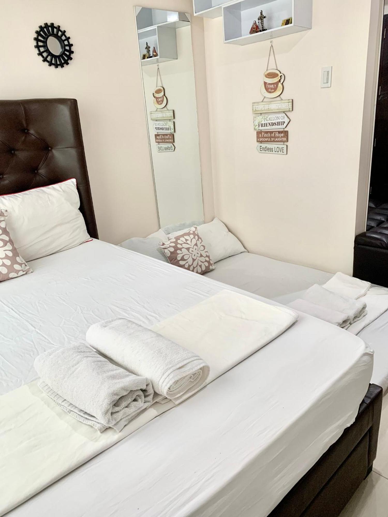 The Persimmon Studios Near Ayala And Sm City Cebu Stadt Zimmer foto