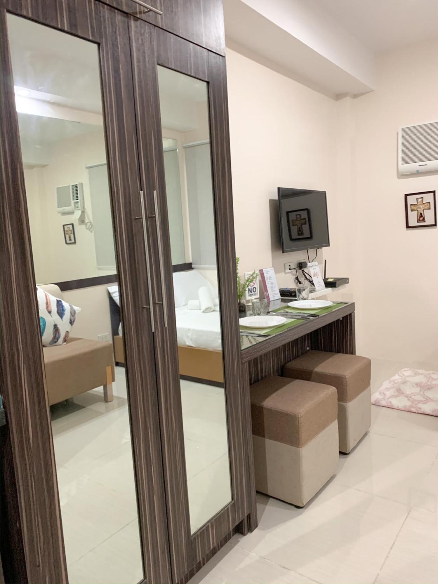 The Persimmon Studios Near Ayala And Sm City Cebu Stadt Zimmer foto