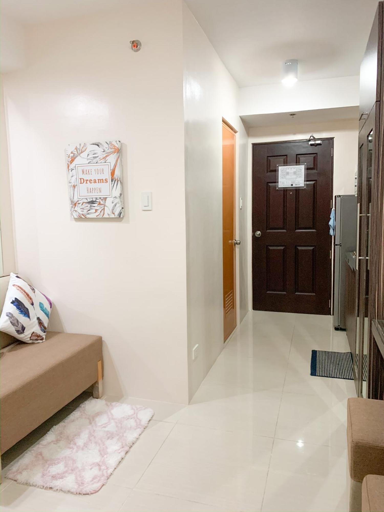 The Persimmon Studios Near Ayala And Sm City Cebu Stadt Zimmer foto