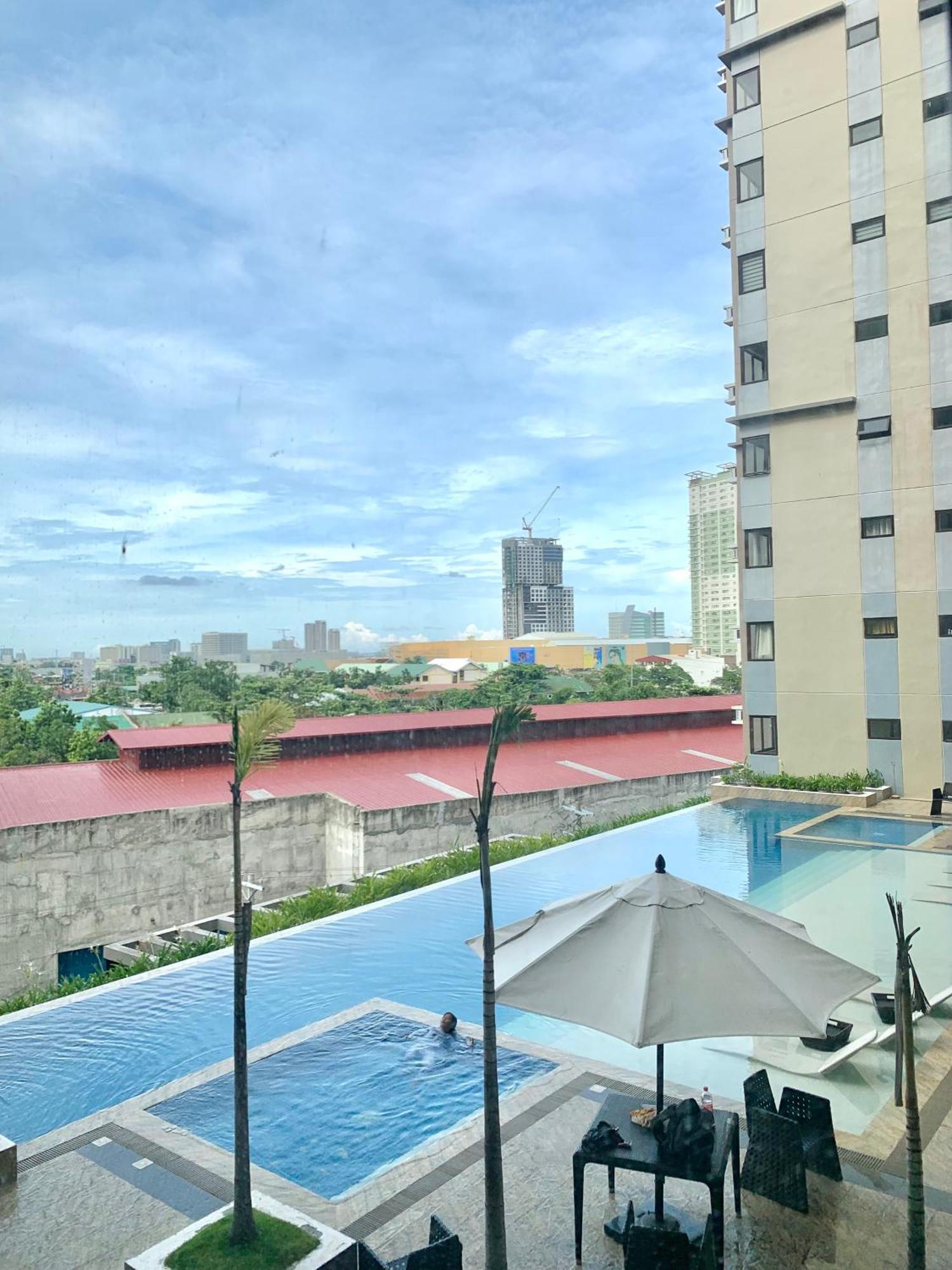 The Persimmon Studios Near Ayala And Sm City Cebu Stadt Zimmer foto