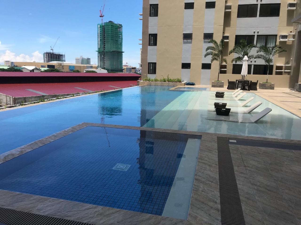 The Persimmon Studios Near Ayala And Sm City Cebu Stadt Exterior foto