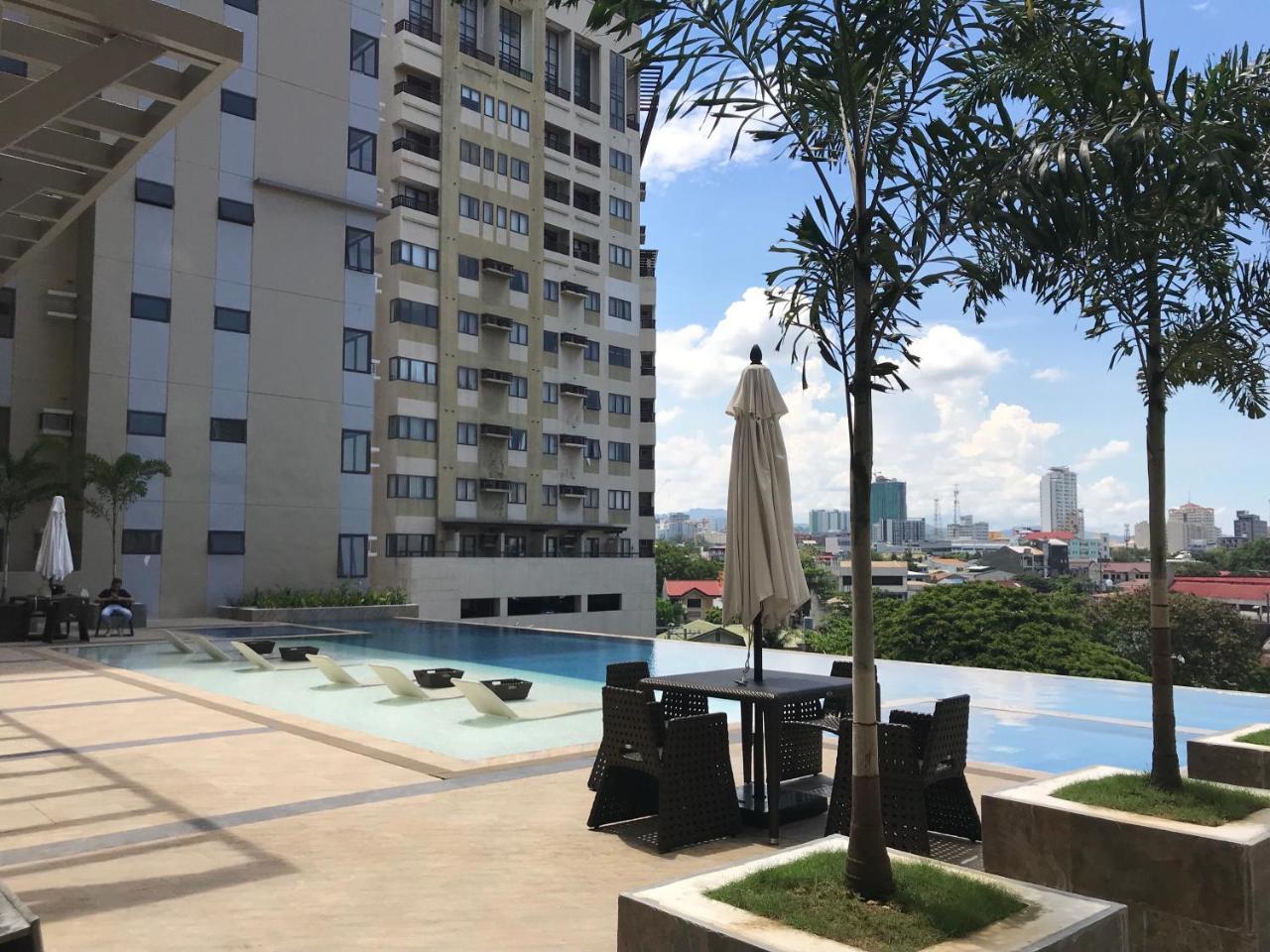 The Persimmon Studios Near Ayala And Sm City Cebu Stadt Exterior foto