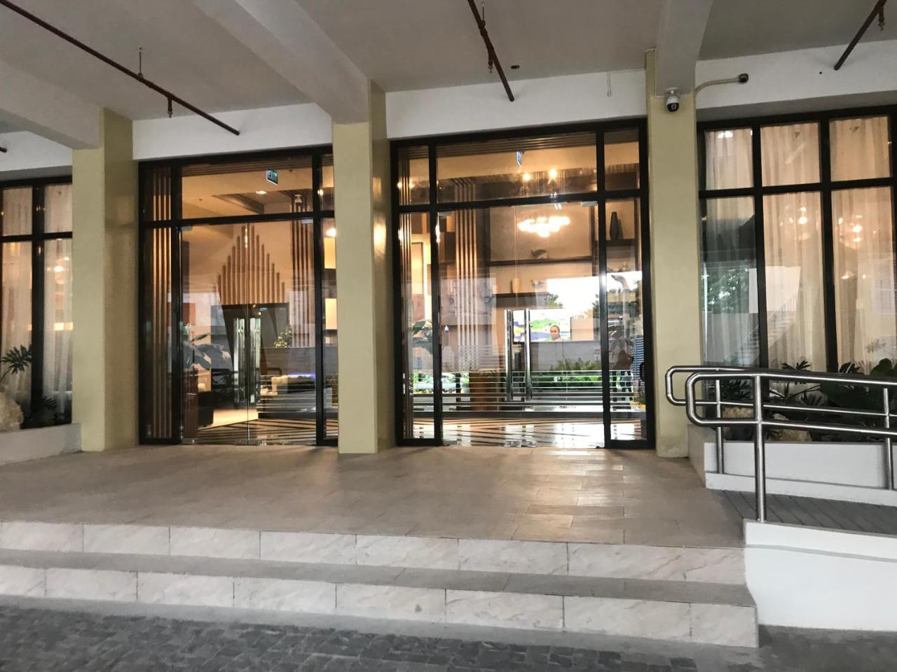 The Persimmon Studios Near Ayala And Sm City Cebu Stadt Exterior foto
